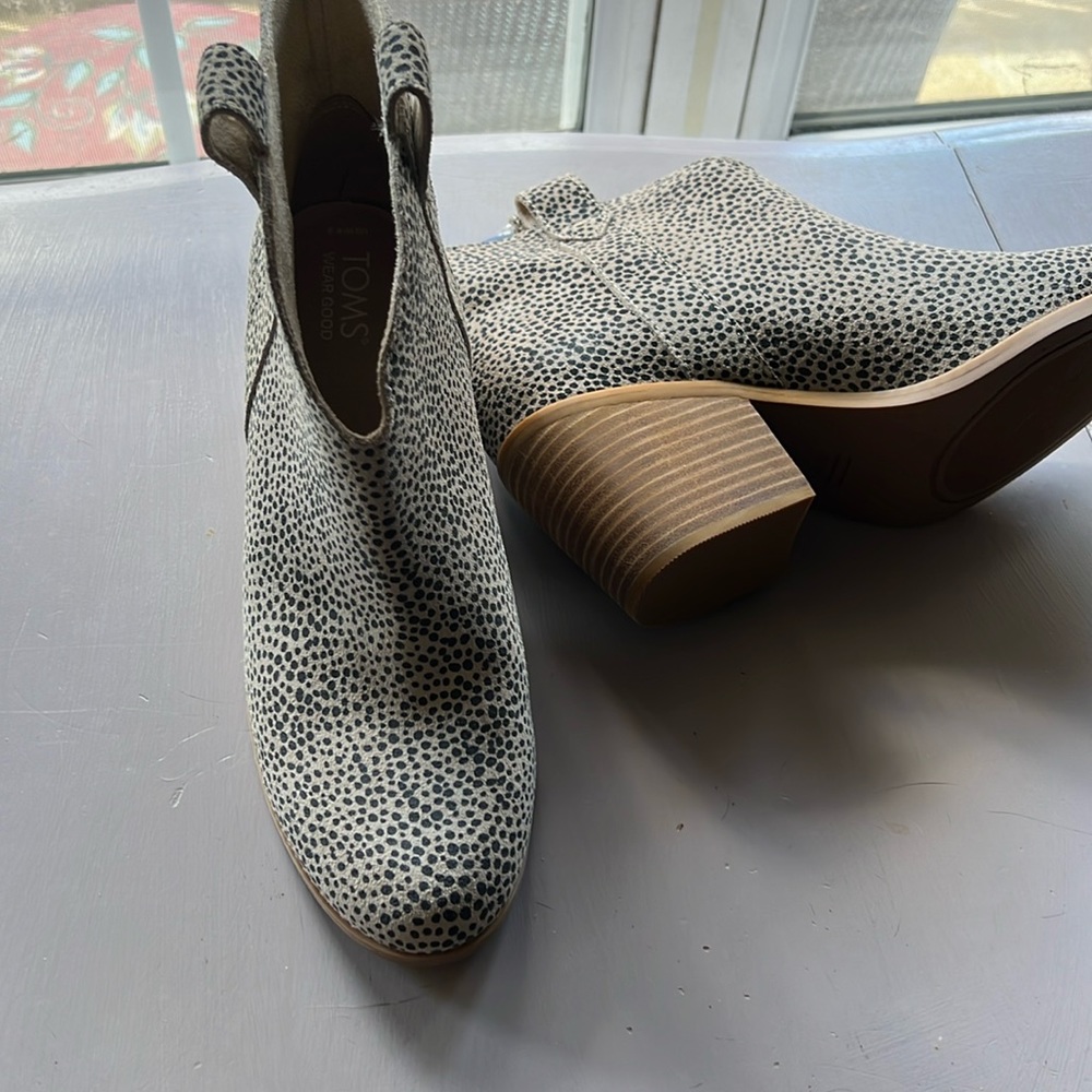 Toms Constance macadamia mini Cheetah suede booties